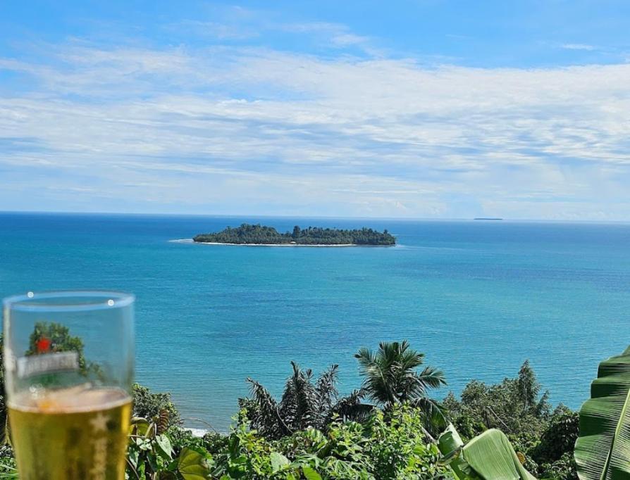 The View Padang, Amazing View, 8 Mins Mentawai Fast Ferry, Cold Beer,Close To Restaurants Паданг Экстерьер фото