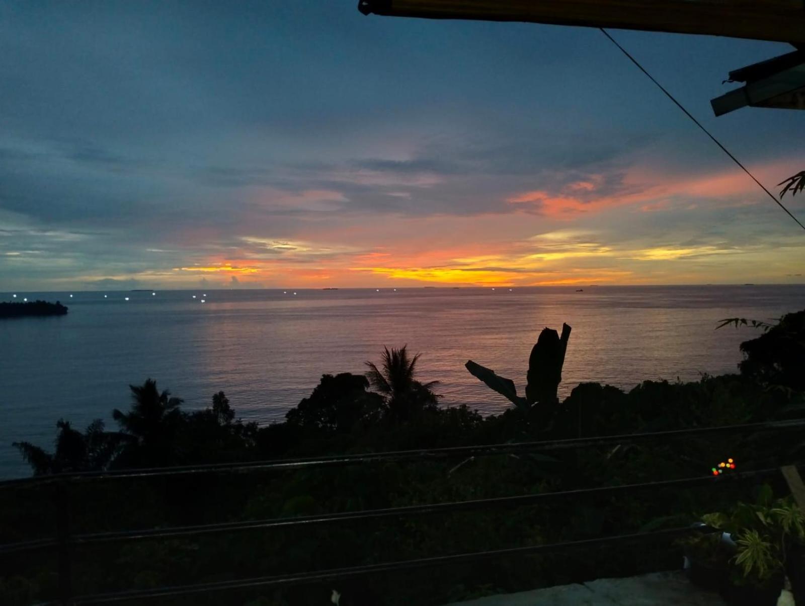 The View Padang, Amazing View, 8 Mins Mentawai Fast Ferry, Cold Beer,Close To Restaurants Паданг Экстерьер фото